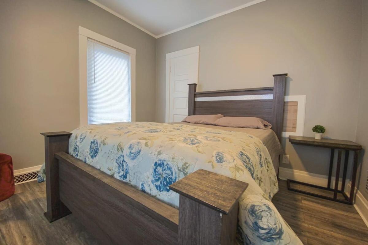 Large 6Br, 2 Bath In Niagara Falls Extérieur photo